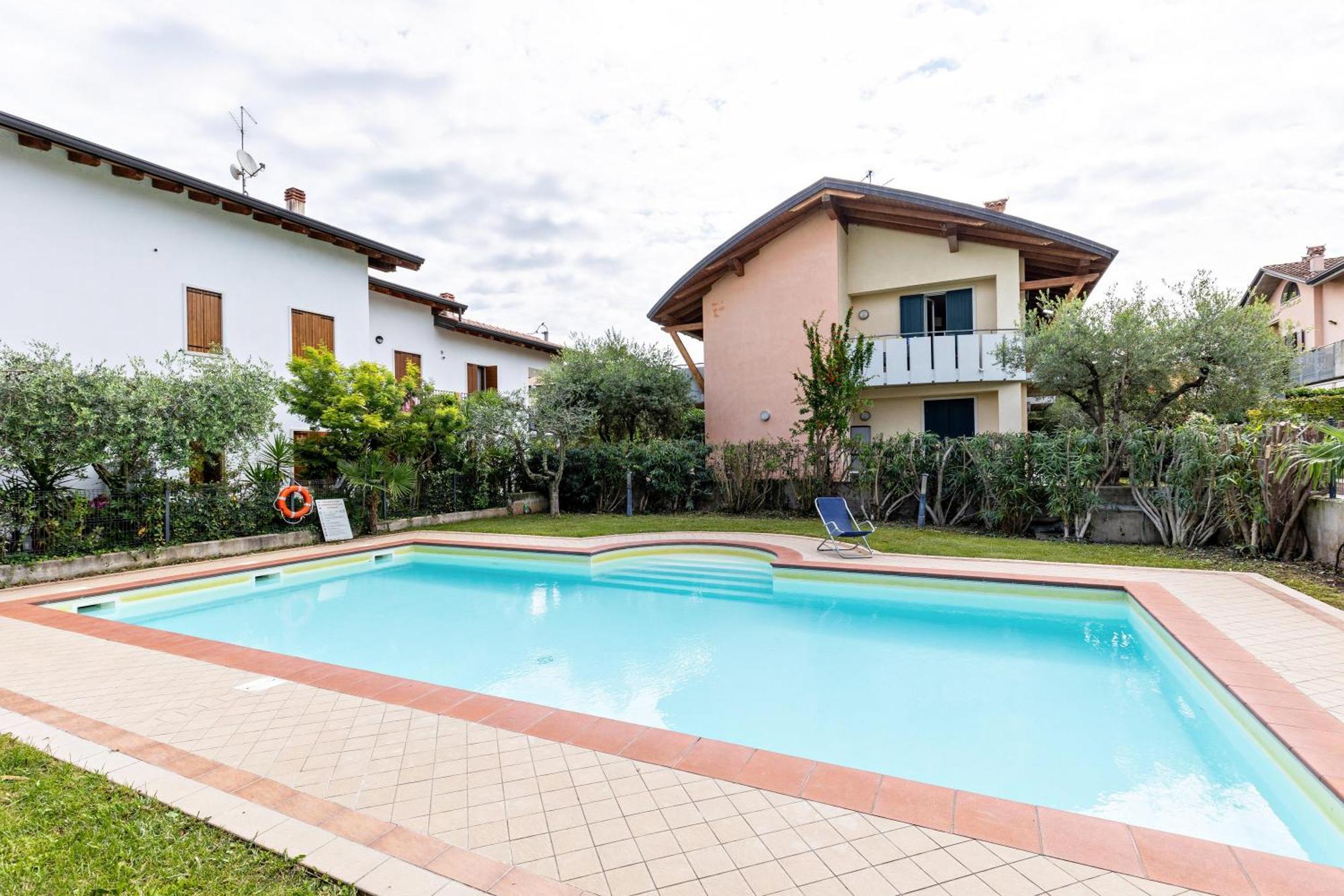 Bluemoon -Luminoso Apt Con Piscina Lazise Eksteriør bilde