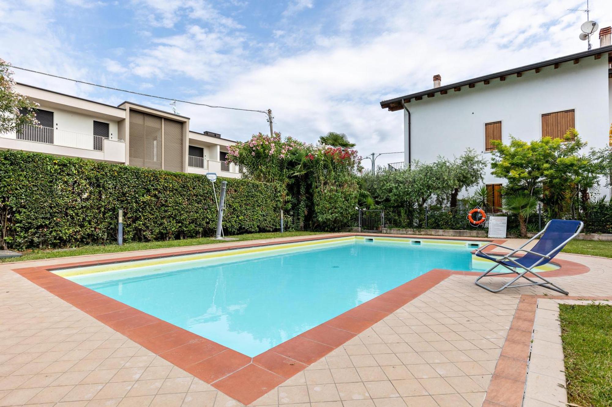 Bluemoon -Luminoso Apt Con Piscina Lazise Eksteriør bilde